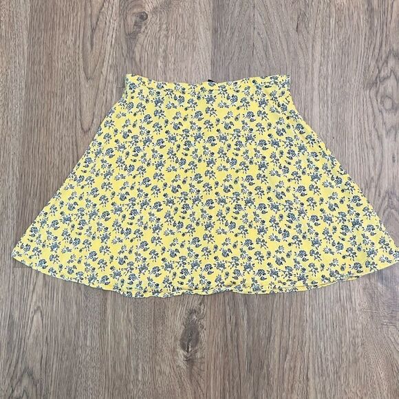 H&M vintage yellow floral skirt with buttons size 2 - Picture 3 of 7